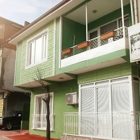 Ozgur Konuk Evi * Sapanca