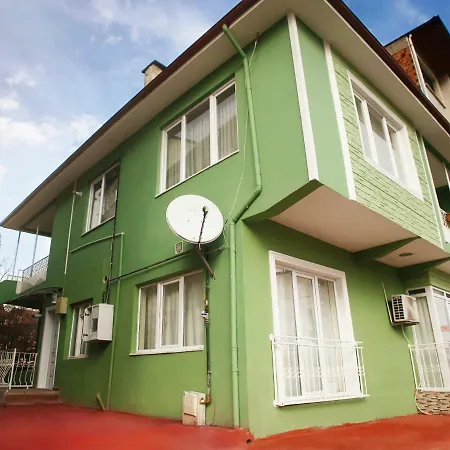 Ozgur Konuk Evi